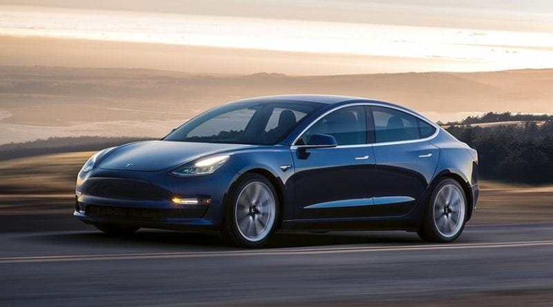 Elektrikli otomobil ureticisi Tesla satislarini artirmak amaciyla ABD ve Avrupada fiyat indirimlerine gitti.