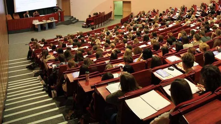 Universitelerin bahar donemi acilisi ertelendi